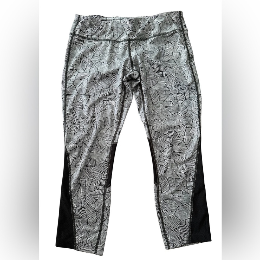 Nike WOMENS Gray and Black Geometrical Patterned Leggings, size L